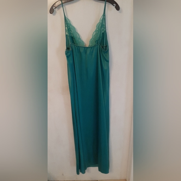 Vintage negligee and peignoir robe set - Picture 6 of 9